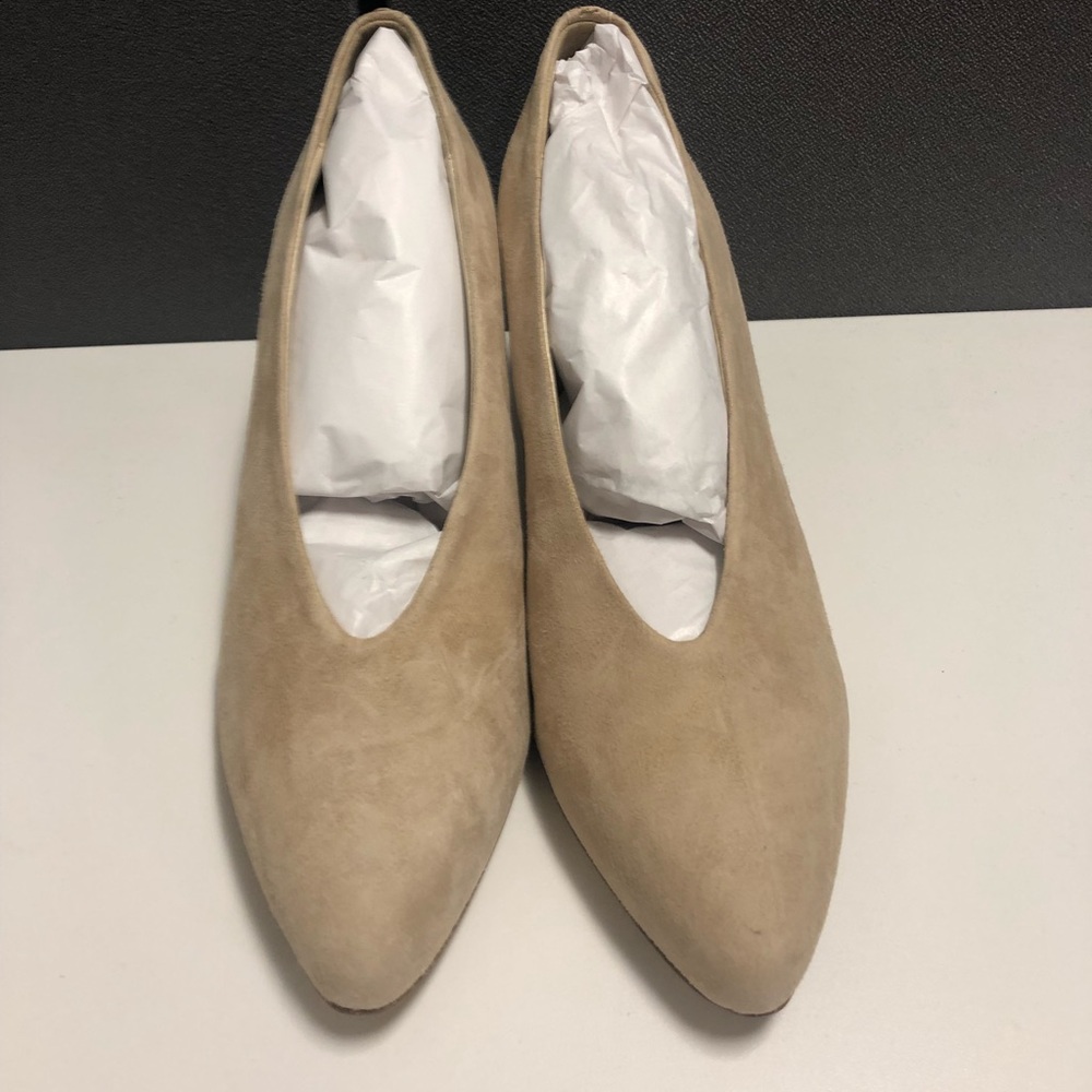 Brand New Made in Italy Anne Klein Suede Pumps